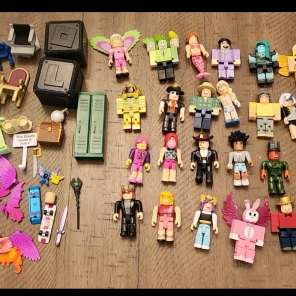 R0BL0X Toys Action Mini Figures Lot Of 29 Figurines & Accessories